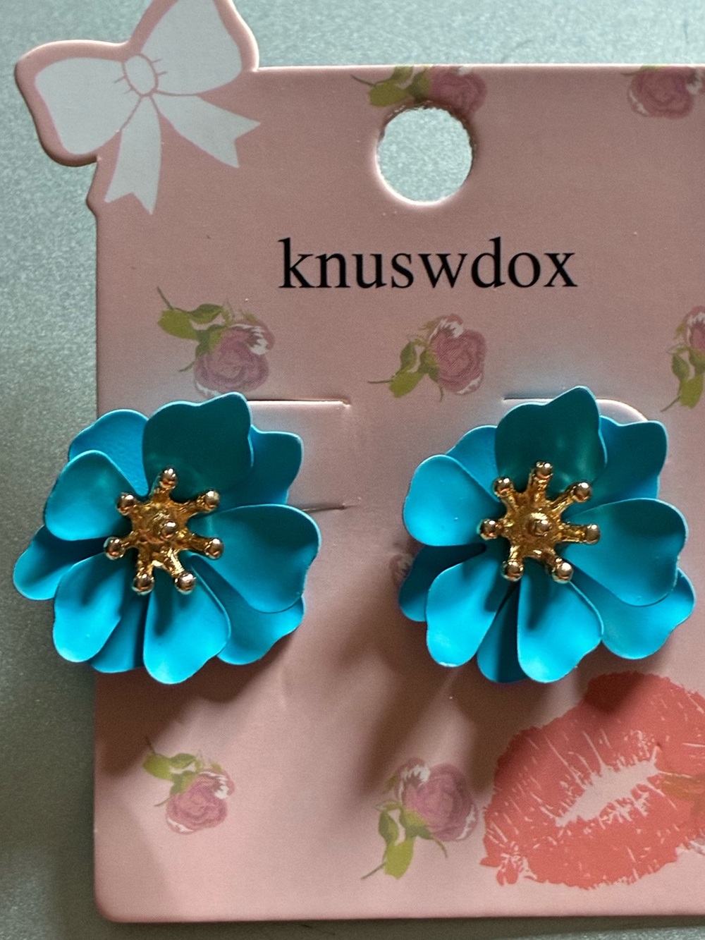 🩵 Teal Flower Stud Earrings with Gold-Tone Center